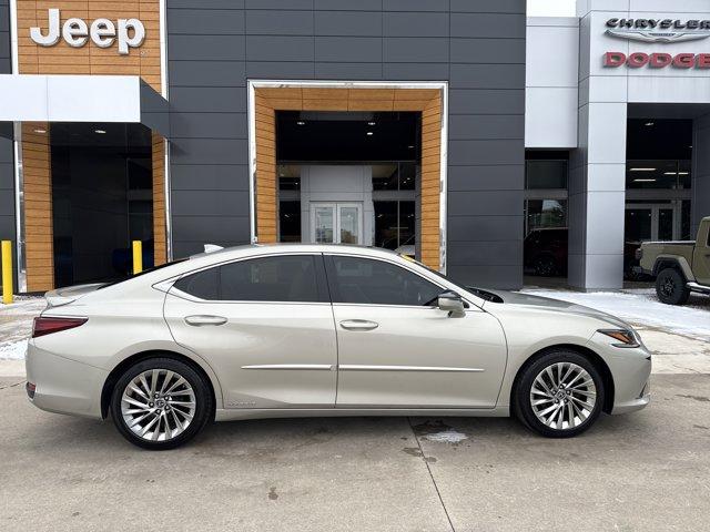 used 2019 Lexus ES 300h car, priced at $26,999
