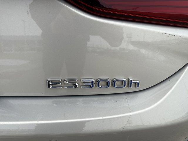 used 2019 Lexus ES 300h car, priced at $26,999