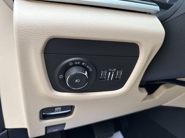 new 2025 Jeep Grand Cherokee car, priced at $46,749