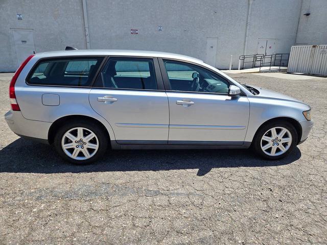 used 2007 Volvo V50 car, priced at $4,199