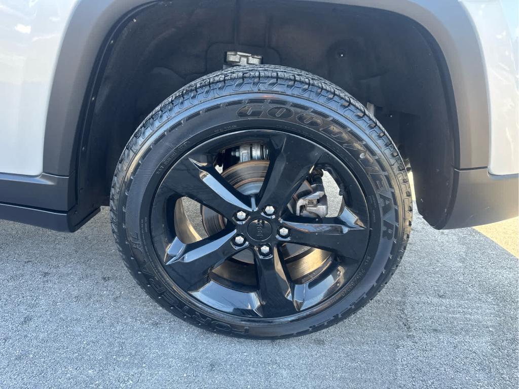 used 2023 Jeep Grand Cherokee car, priced at $33,472