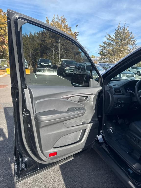 used 2022 Honda Passport car, priced at $27,975