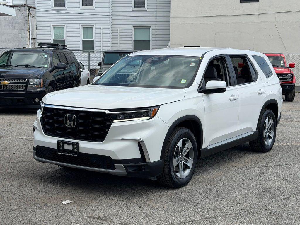 used 2025 Honda Pilot car, priced at $37,166