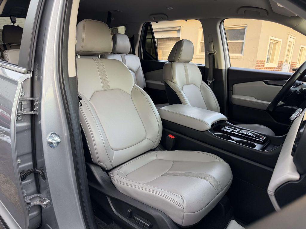 used 2025 Honda Pilot car, priced at $35,890