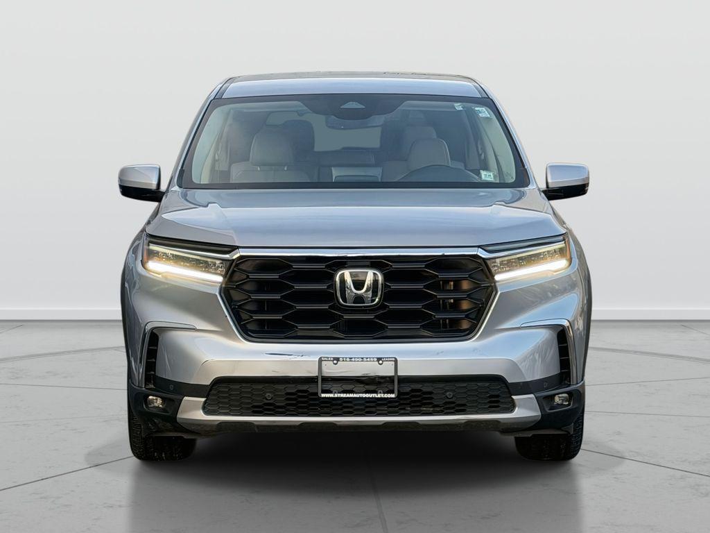 used 2025 Honda Pilot car, priced at $35,890