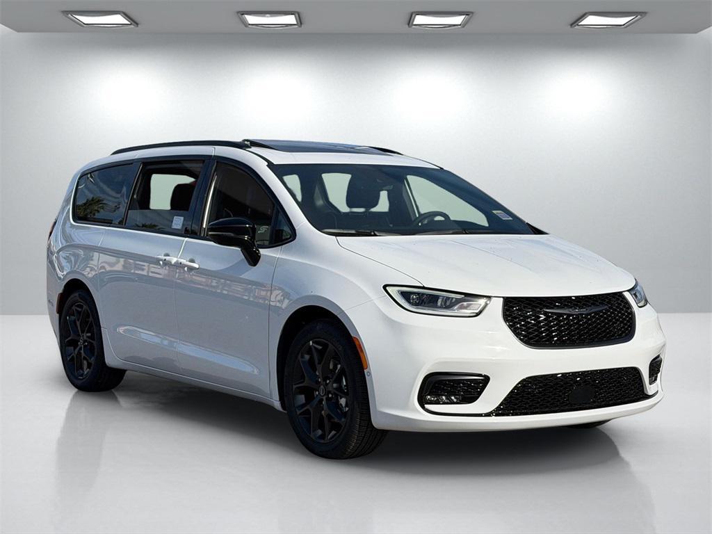 new 2026 Chrysler Pacifica car, priced at $52,118