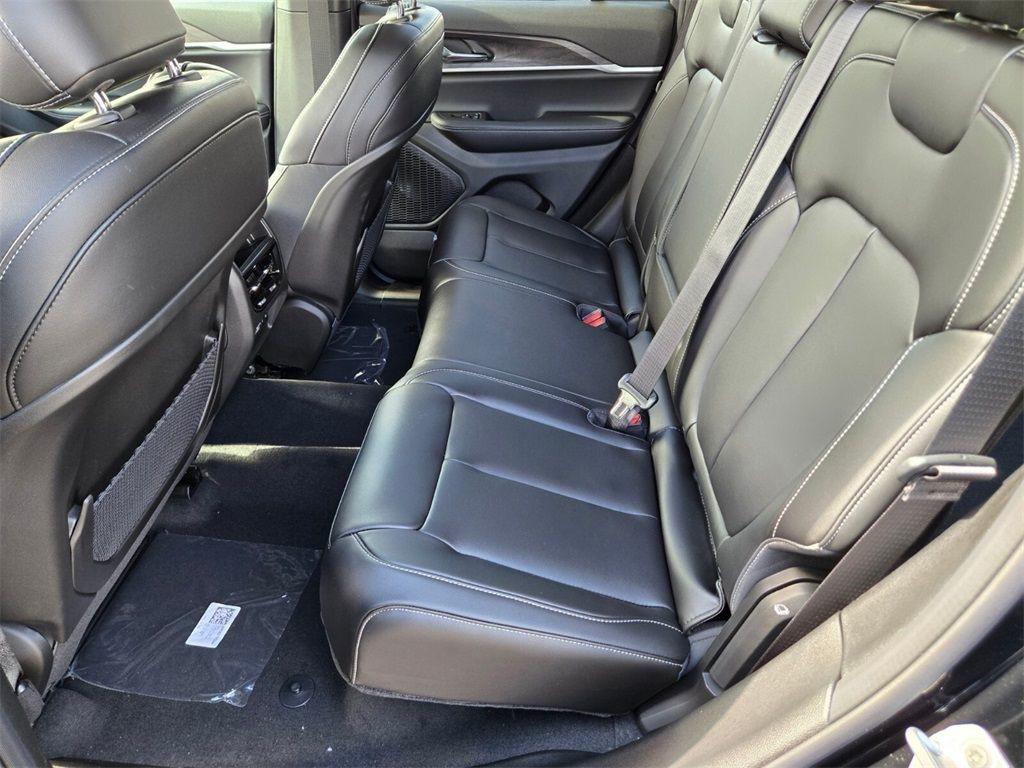 new 2025 Jeep Grand Cherokee car, priced at $40,759