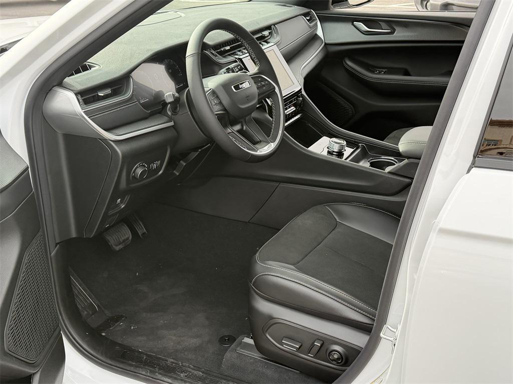 new 2025 Jeep Grand Cherokee car, priced at $36,385