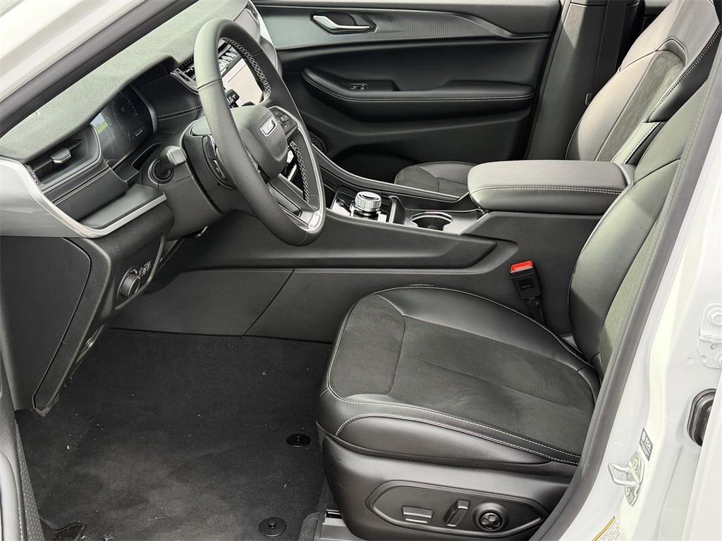 new 2025 Jeep Grand Cherokee car, priced at $36,385