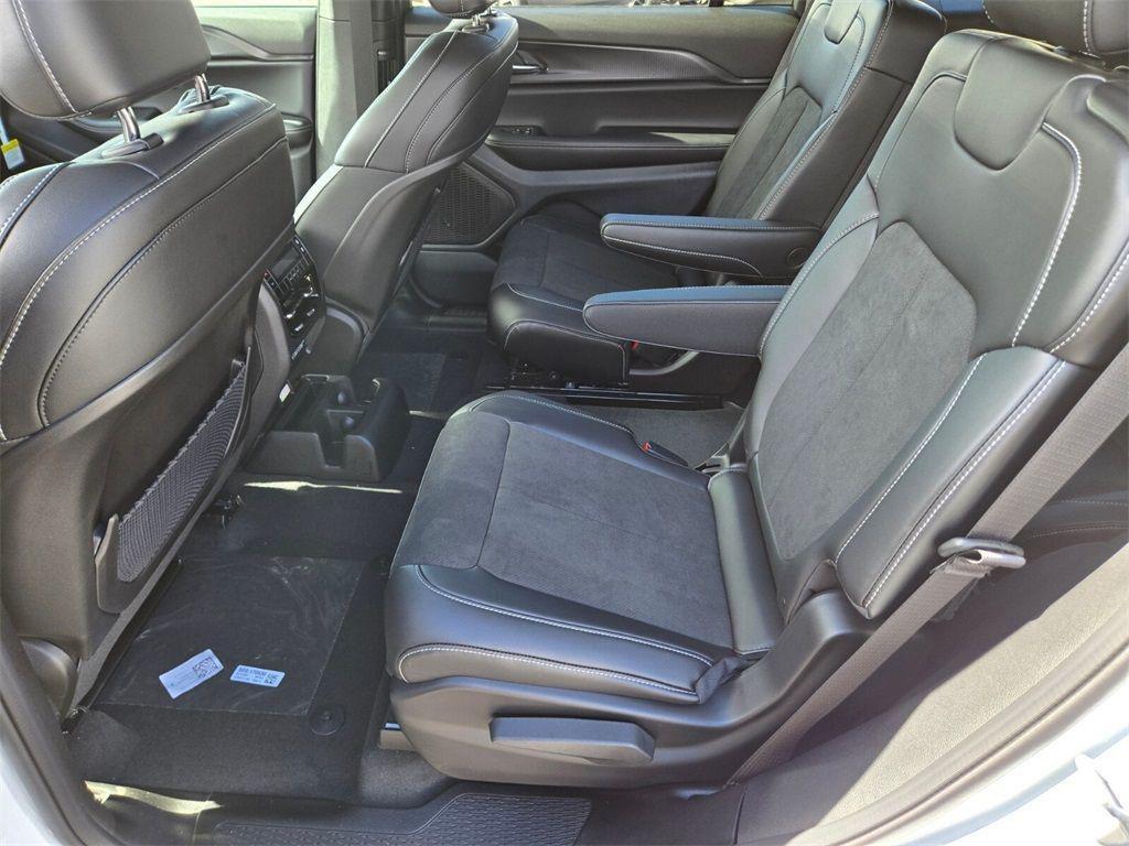 new 2025 Jeep Grand Cherokee L car, priced at $40,182