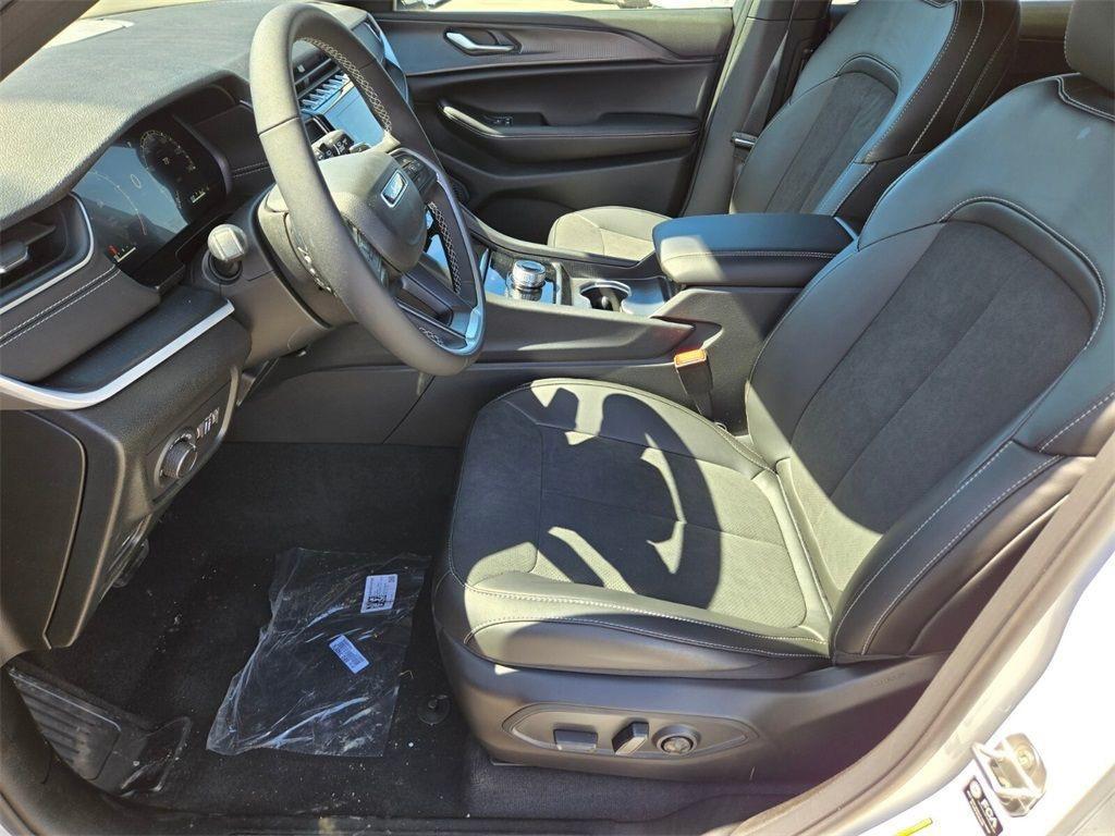 new 2025 Jeep Grand Cherokee L car, priced at $39,325