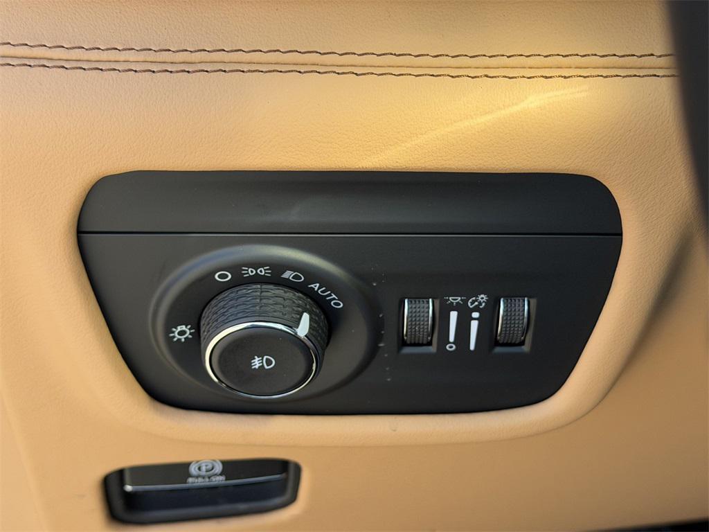 new 2025 Jeep Grand Cherokee car, priced at $62,986