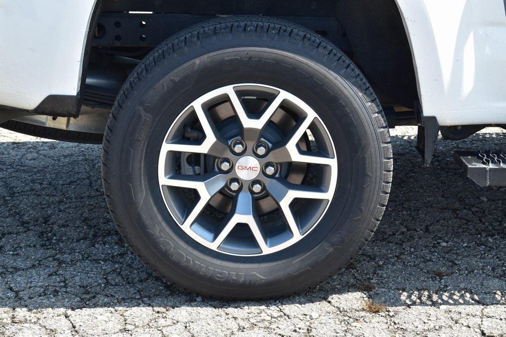 2022 Summit White GMC Canyon