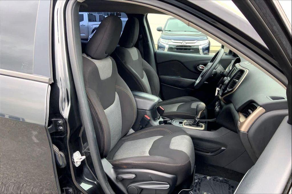 used 2016 Jeep Cherokee car, priced at $10,894
