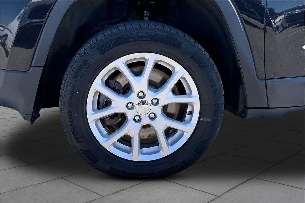 used 2016 Jeep Cherokee car, priced at $7,882