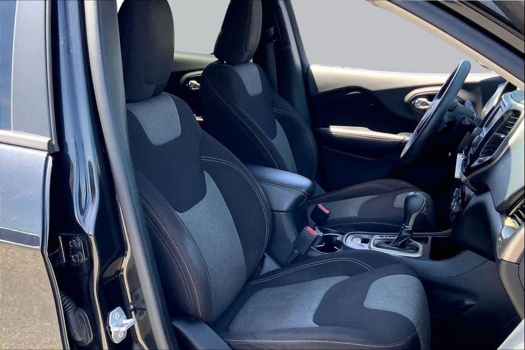 used 2016 Jeep Cherokee car, priced at $7,882