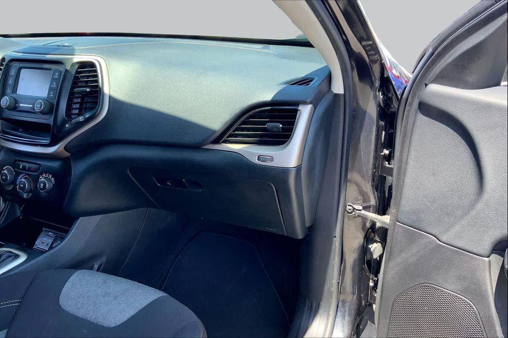 used 2016 Jeep Cherokee car, priced at $7,882