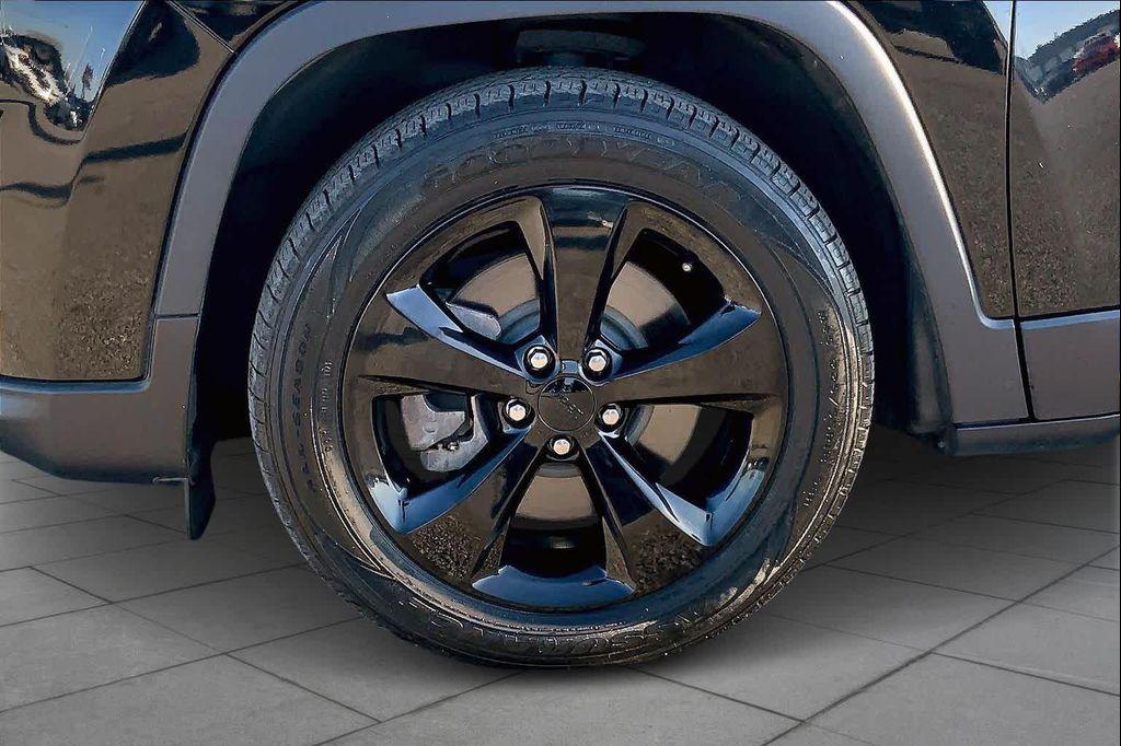 used 2021 Jeep Cherokee car, priced at $14,992