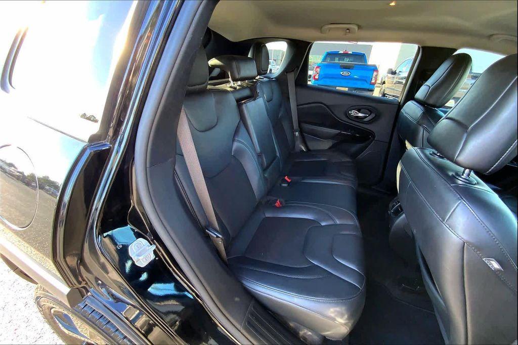 used 2021 Jeep Cherokee car, priced at $14,992