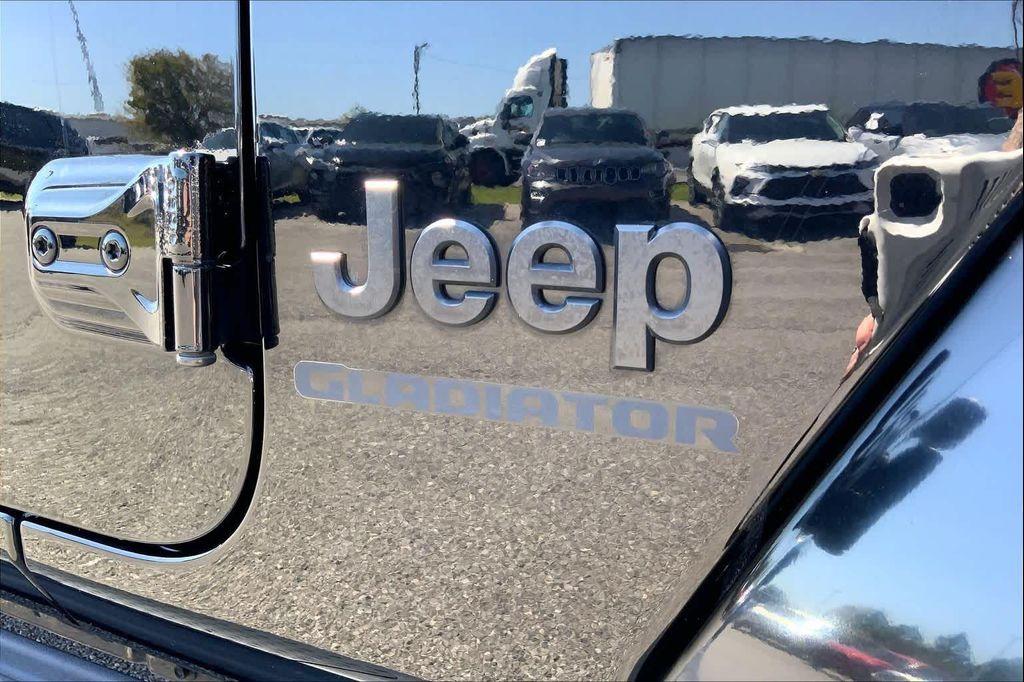 used 2022 Jeep Gladiator car, priced at $28,388