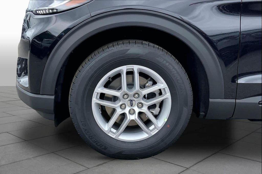 new 2026 Ford Explorer car, priced at $41,085