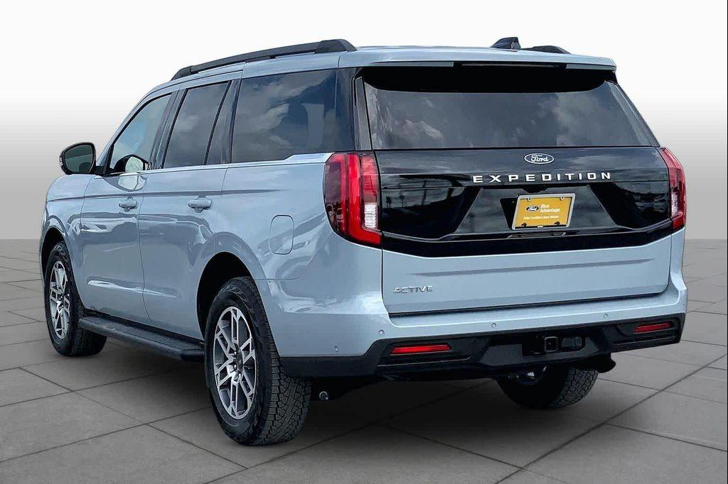 used 2025 Ford Expedition car, priced at $58,302