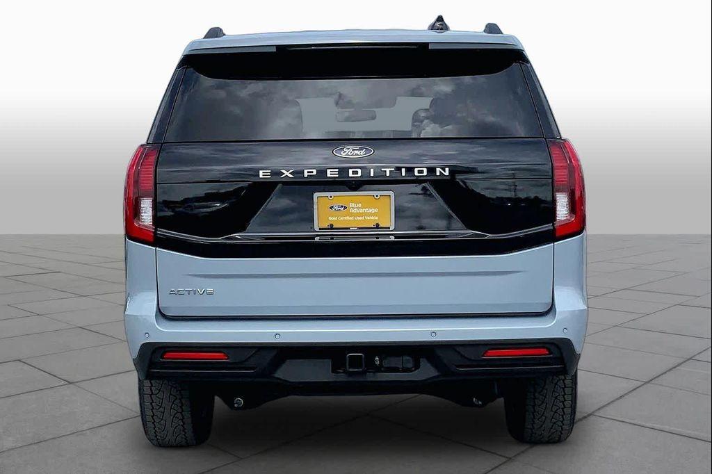 used 2025 Ford Expedition car, priced at $58,302