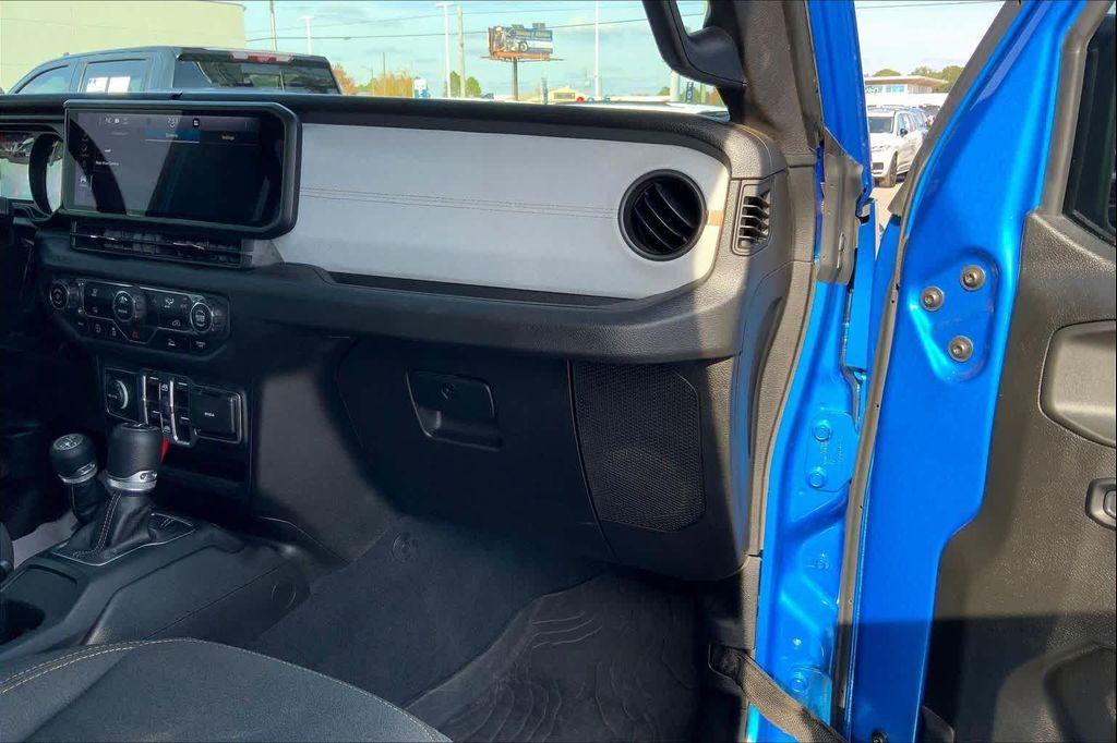 used 2025 Jeep Gladiator car, priced at $35,000