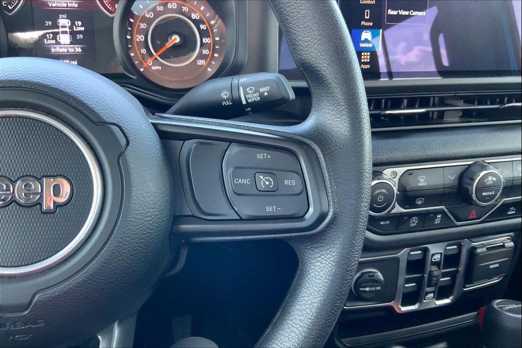 used 2025 Jeep Gladiator car, priced at $35,000