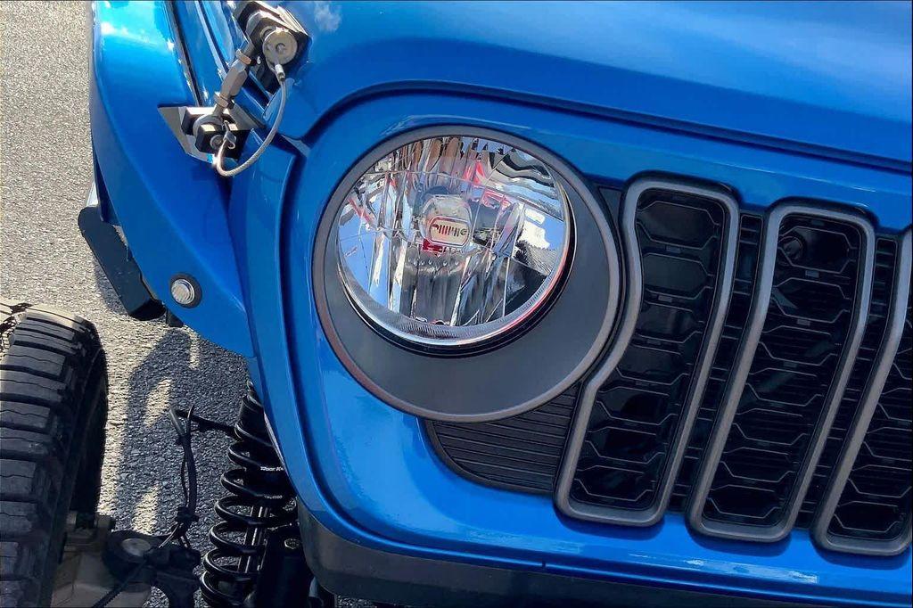 used 2025 Jeep Gladiator car, priced at $35,000