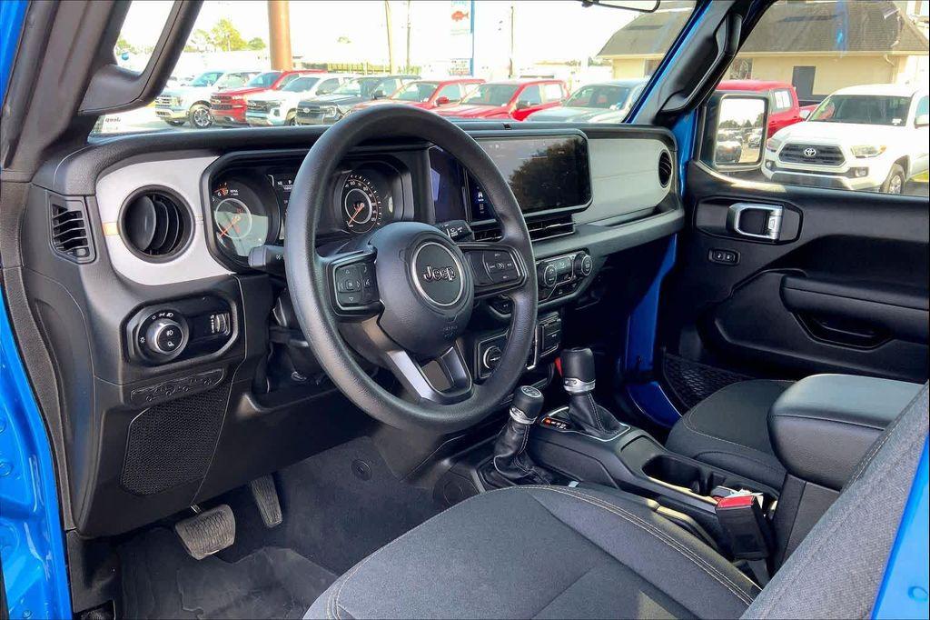 used 2025 Jeep Gladiator car, priced at $35,000