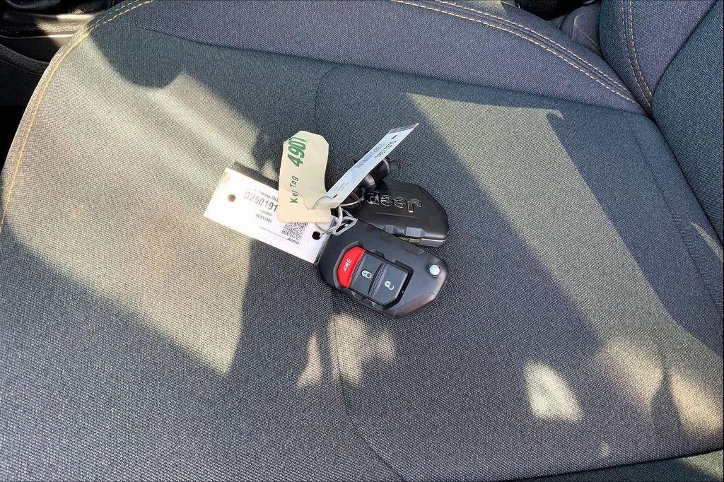 used 2025 Jeep Gladiator car, priced at $35,000