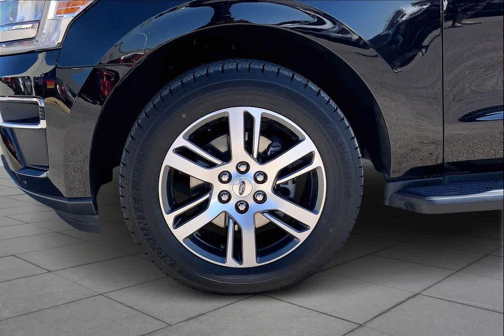 used 2024 Ford Expedition car, priced at $44,989
