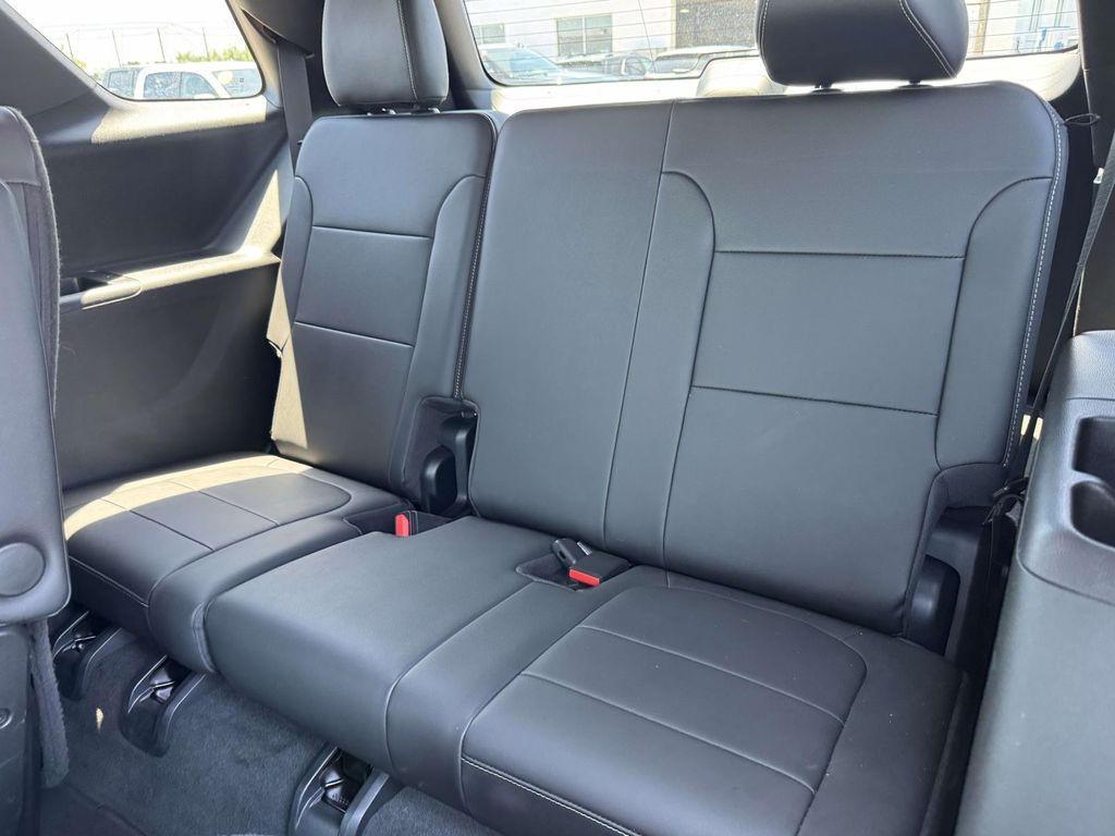 used 2023 Chevrolet Traverse car, priced at $29,995