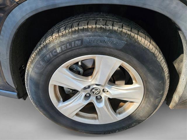 used 2022 Toyota Highlander car, priced at $24,995