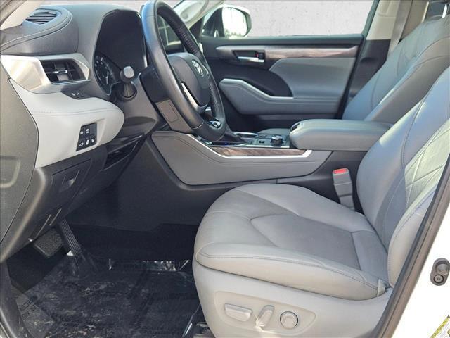 used 2021 Toyota Highlander car, priced at $32,495