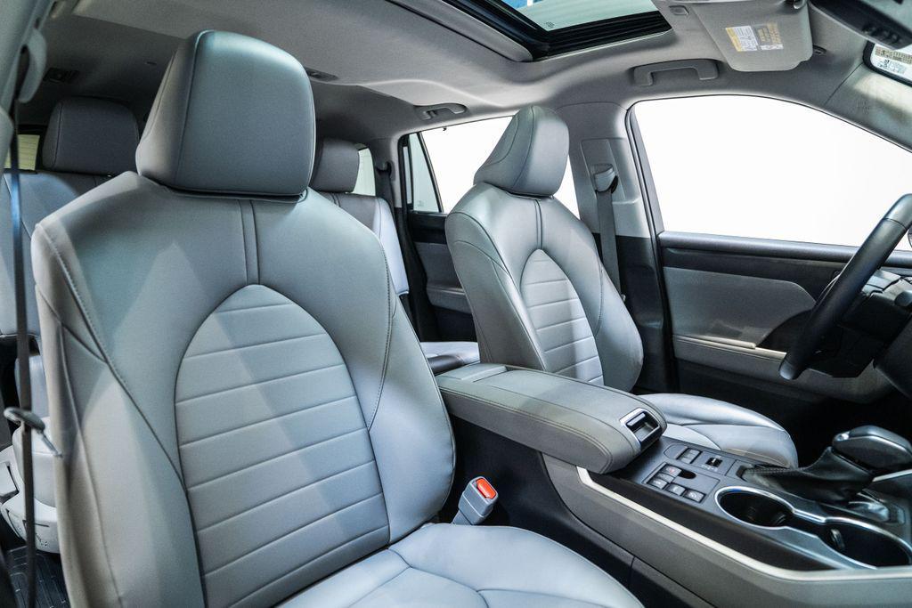 used 2023 Toyota Highlander car, priced at $35,400