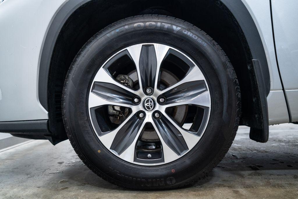 used 2023 Toyota Highlander car, priced at $38,312