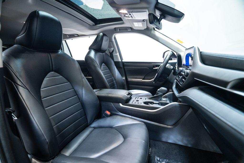 used 2023 Toyota Highlander car, priced at $38,312