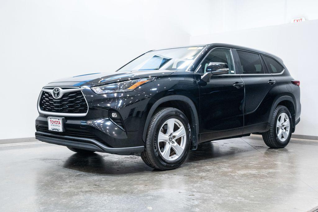 used 2024 Toyota Highlander car, priced at $32,810