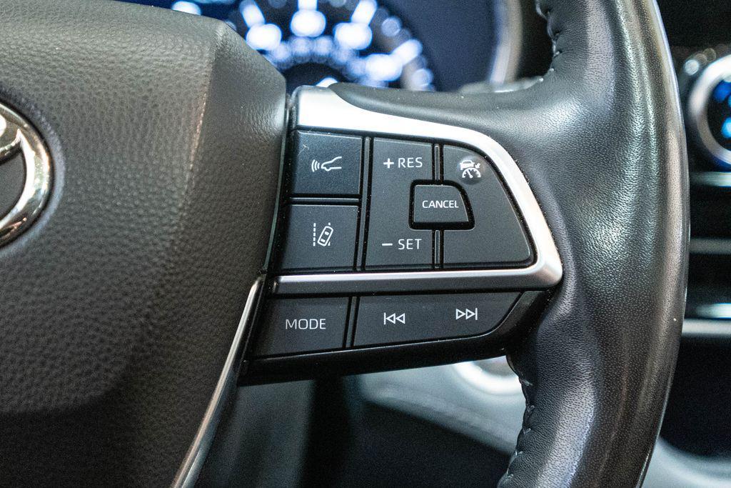 used 2020 Toyota Highlander car, priced at $32,083