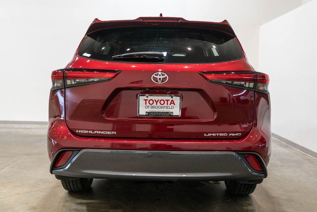 used 2020 Toyota Highlander car, priced at $32,083