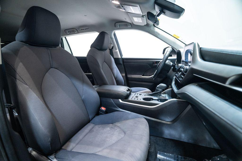 used 2024 Toyota Highlander car, priced at $35,097