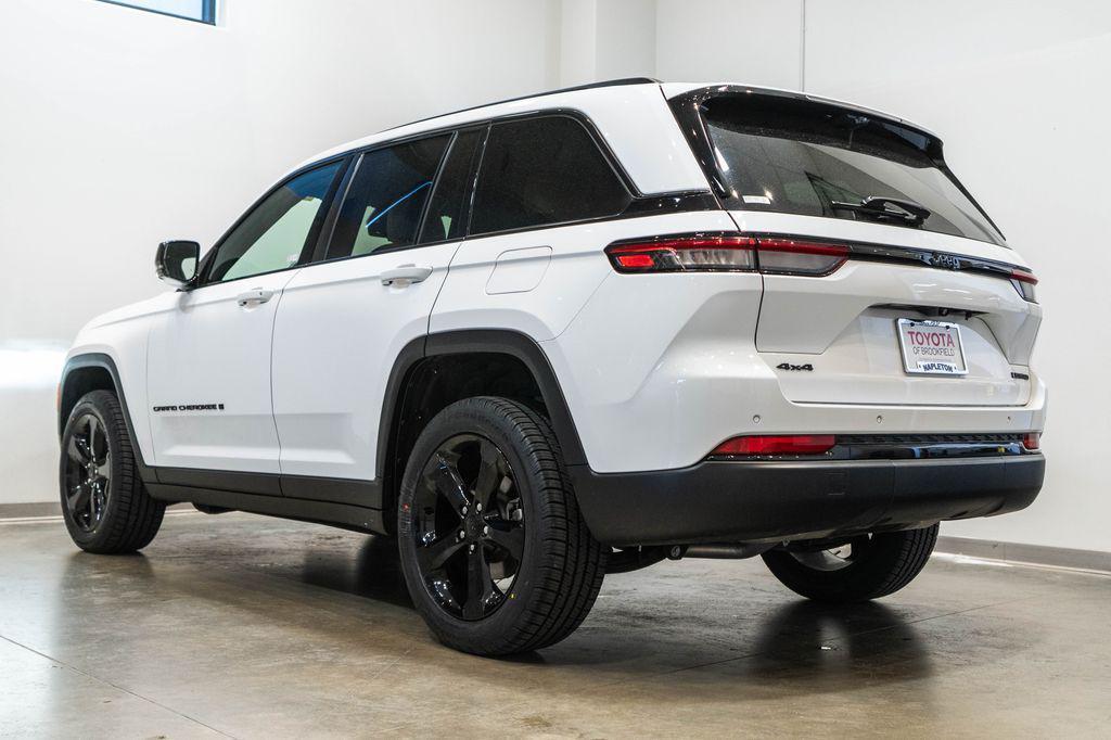 used 2024 Jeep Grand Cherokee car, priced at $34,071