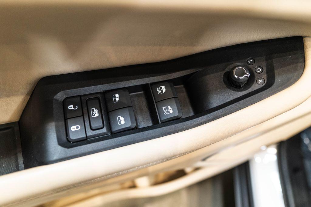 used 2024 Jeep Grand Cherokee car, priced at $34,071