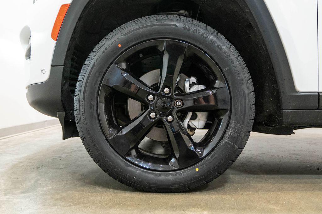 used 2024 Jeep Grand Cherokee car, priced at $34,071