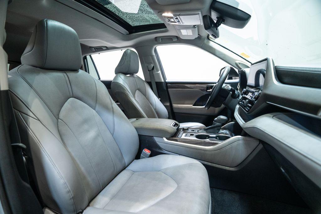 used 2020 Toyota Highlander car, priced at $24,600