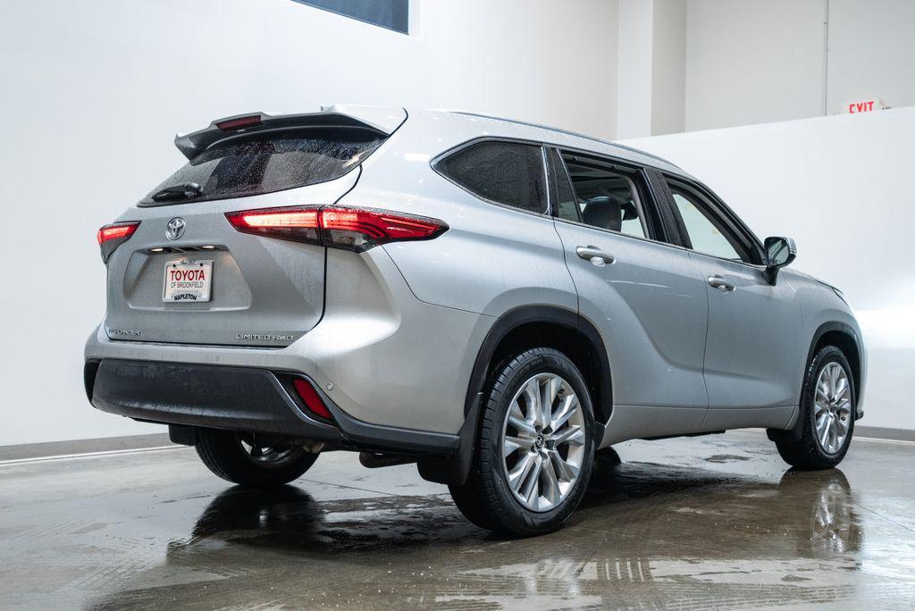 used 2020 Toyota Highlander car, priced at $24,600