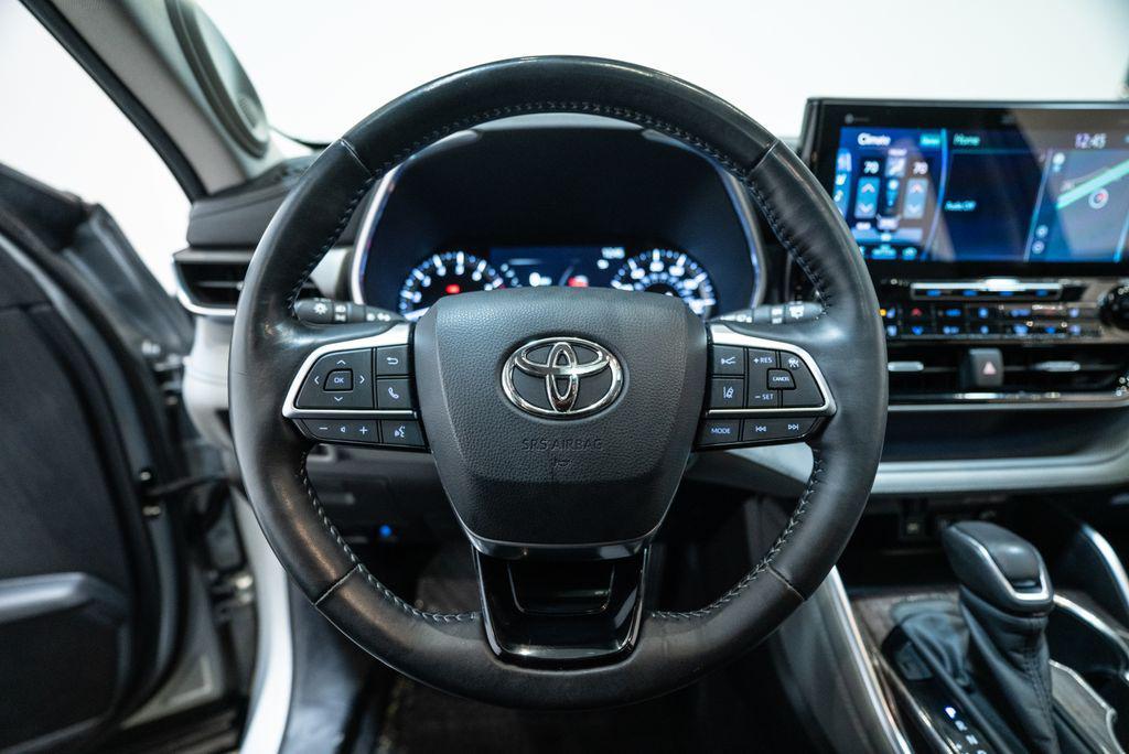 used 2020 Toyota Highlander car, priced at $24,600