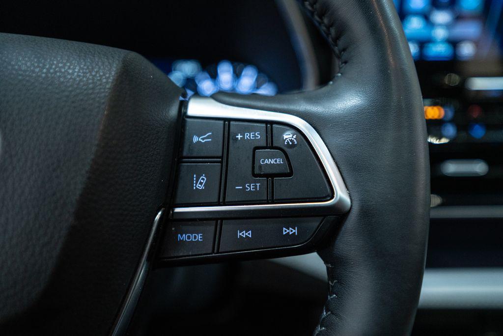 used 2020 Toyota Highlander car, priced at $24,600